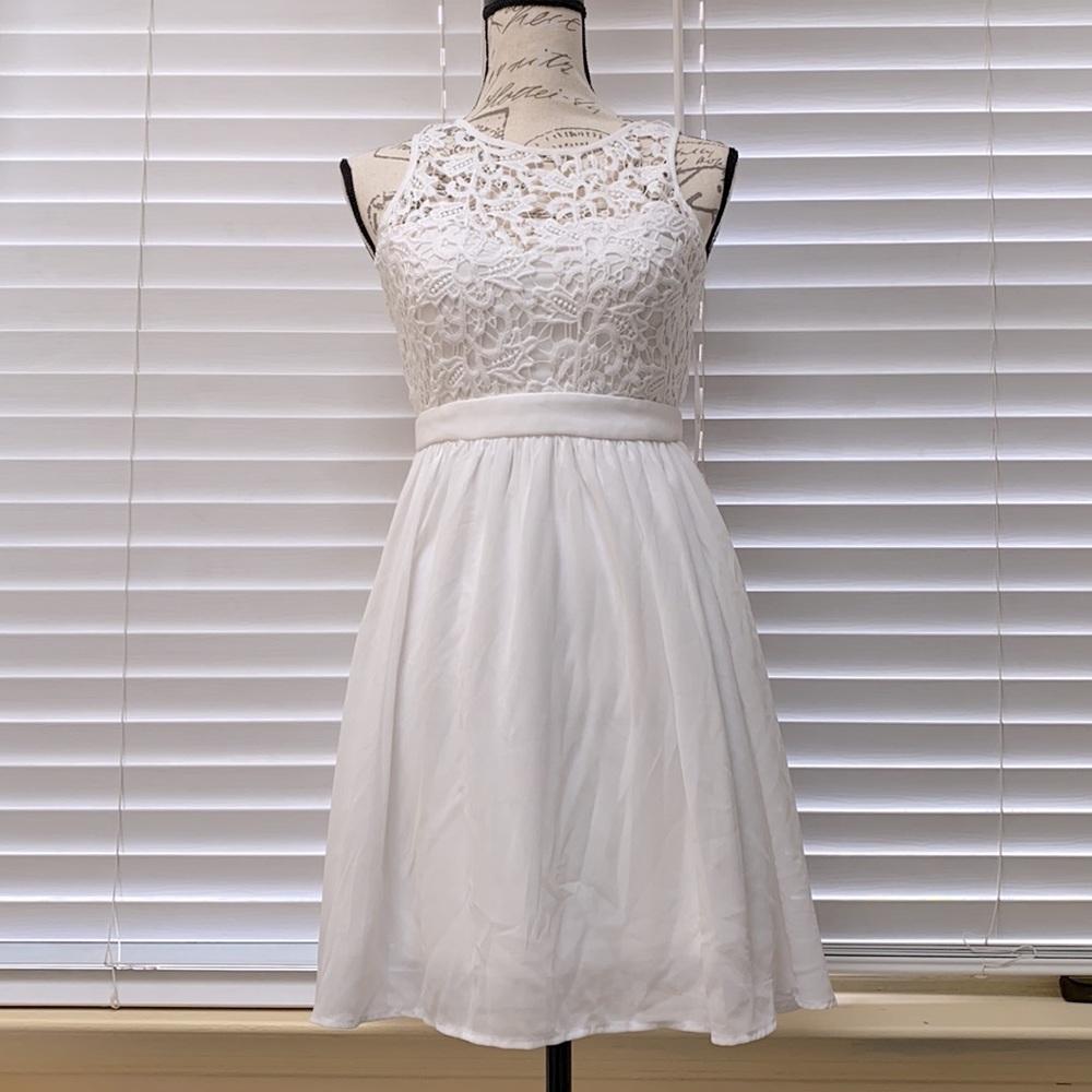 Lulus White Summer Sweetheart Neckline dress
